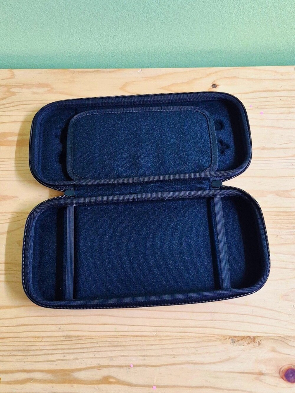 Deluxe Hard-Shell Carrying Case for Nintendo Switch 2 - Picture 2 of 7